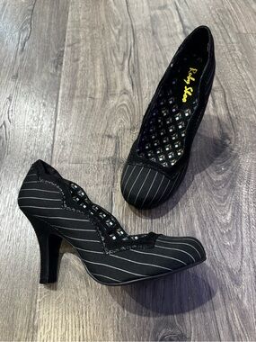 Ruby Shoo Madison Black Pinstripe Scalloped Heels size 8 women